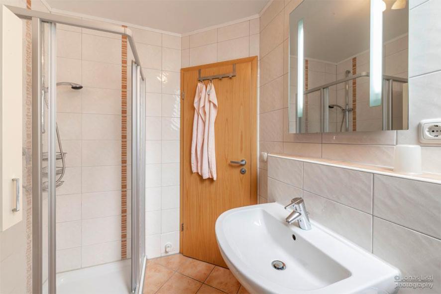 Gasthof _ Pension _ Drei Linden Pegnitz Bagian luar foto